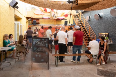 Miniature Location salle Nantes (Loire-Atlantique) - OHM Town #12 Vue plongeante sur des structures d'ombrage en toile beige et en fibres naturelles dans un espace extérieur aménagé.