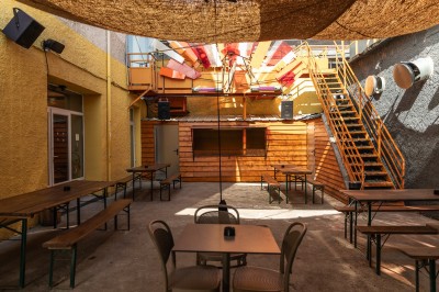 Miniature Location salle Nantes (Loire-Atlantique) - OHM Town #5 Vue plongeante sur des structures d'ombrage en toile beige et en fibres naturelles dans un espace extérieur aménagé.