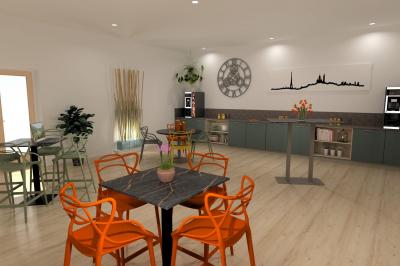 Façade illuminée du bâtiment Auxerrexpo de nuit, avec des visiteurs entrant et deux tracteurs exposés devant.