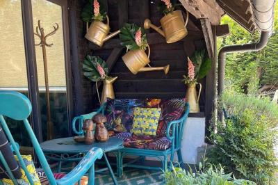 Plan d'un établissement avec terrasse, restaurant, bar, piste de danse, cuisine, véranda et espaces annexes.