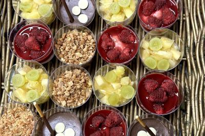 Plan d'un établissement avec terrasse, restaurant, bar, piste de danse, cuisine, véranda et espaces annexes.