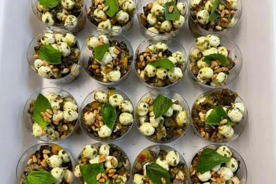 Plan d'un établissement avec terrasse, restaurant, bar, piste de danse, cuisine, véranda et espaces annexes.