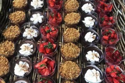 Plan d'un établissement avec terrasse, restaurant, bar, piste de danse, cuisine, véranda et espaces annexes.