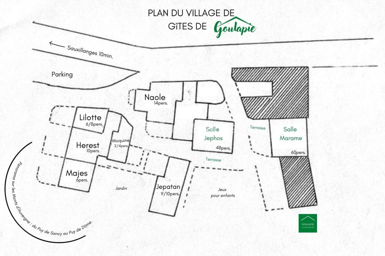 Plan du village de gîtes montrant l'emplacement des bâtiments, terrasses, parking et espaces extérieurs.