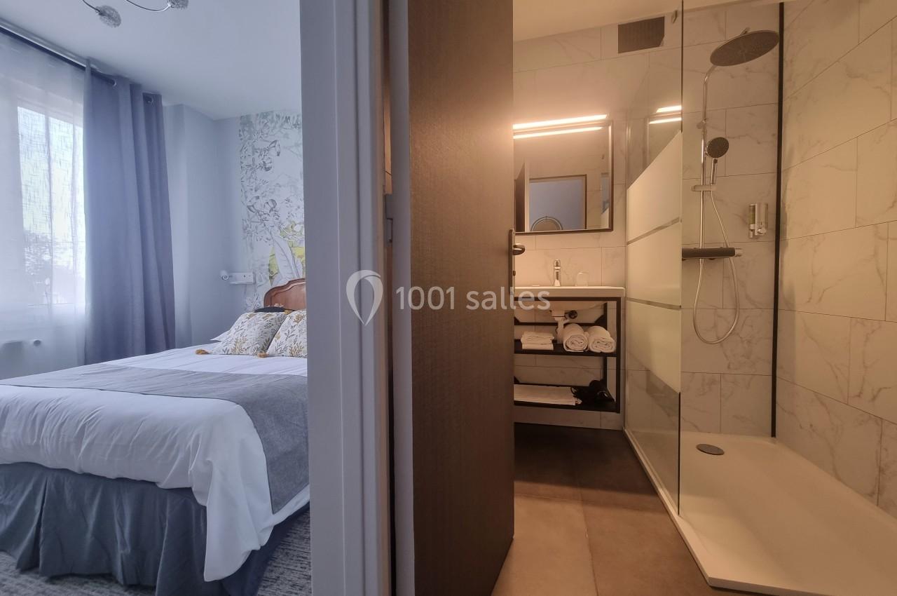 chambre cosy douche à l'italienne