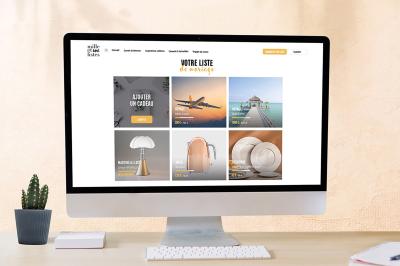 Miniature Mille et une Listes #4 Boîte en bois avec décorations florales blanches, inscription ’Merci’ et étiquette QR code fixée sur le dessus.