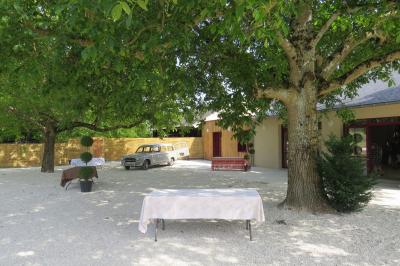 Le Noyer des Dames Le Noyer des Dames