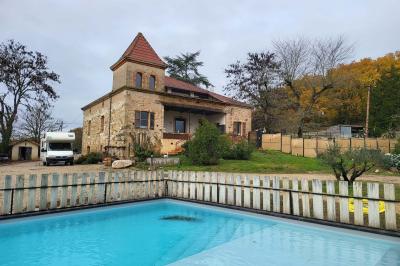 La paillotte du Boulodrome avec sa vue sur le coucher de soleil