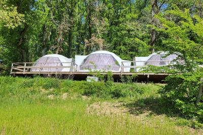 La paillotte du Boulodrome avec sa vue sur le coucher de soleil