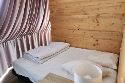 La paillotte du Boulodrome avec sa vue sur le coucher de soleil