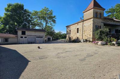 La paillotte du Boulodrome avec sa vue sur le coucher de soleil