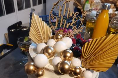 Miniature Traiteur Marssac-sur-Tarn (Tarn) - La Cuisine de Philoozofe #29 Assiette contenant un pavé de viande nappé de sauce, accompagné de pommes de terre et d'un crumble salé.