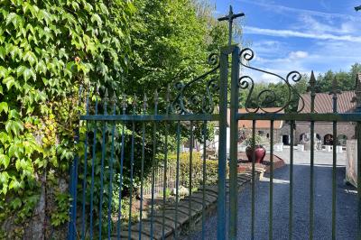 Carte indiquant la localisation d'Herchies et sa proximité avec Paris, Lille, Mons et Bruxelles, avec les temps de trajet.