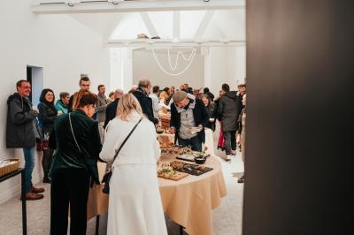 Carte indiquant la localisation d'Herchies et sa proximité avec Paris, Lille, Mons et Bruxelles, avec les temps de trajet.