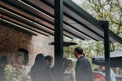 Carte indiquant la localisation d'Herchies et sa proximité avec Paris, Lille, Mons et Bruxelles, avec les temps de trajet.