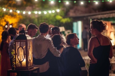 Miniature Location salle Roanne (Loire) - Château de Matel #19 Allée gravillonnée bordée de lanternes blanches menant à un jardin arboré, vue depuis un portail en fer forgé.