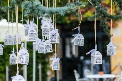 Miniature Location salle Roanne (Loire) - Château de Matel #7 Allée gravillonnée bordée de lanternes blanches menant à un jardin arboré, vue depuis un portail en fer forgé.