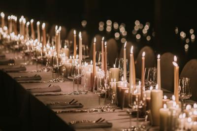 Miniature Location salle Bruxelles (Bruxelles-Capitale) - Silo Brussels #16 Façade d'un bâtiment illuminé en bleu avec un logo et une bannière ’Renault Tech Pop-Up’ au centre.