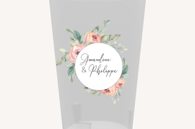 Miniature Traiteur Lattes (Hérault) - A la Bonne Franquette #25 Un couteau s'apprête à couper un dessert en forme de citron jaune posé sur un support doré.