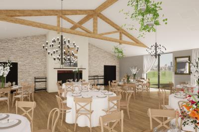 Salle lumineuse avec poutres apparentes, tables blanches disposées en U et chaises rouges, éclairée par des lustres et des…