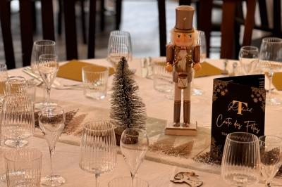Miniature Location salle Caloire (Loire) - Domaine du Moulin #14 Salle de réunion avec tables en bois disposées en U, chaises, carafes d'eau et verres, éclairée par des lumières extérieures.