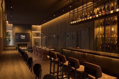 Salle de bain moderne avec lavabo suspendu, douche vitrée, toilettes et murs ornés de motifs en relief.