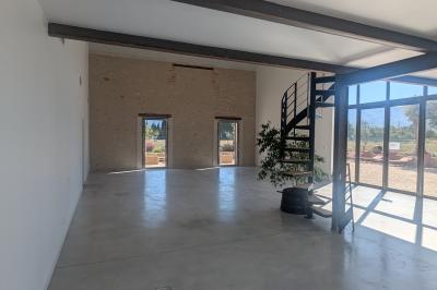 Miniature Location salle Saint-Génis-des-Fontaines (Pyrénées-Orientales) - Mas Puig #13 Vue aérienne d'une maison en pierre avec piscine, jardin, terrasse et espaces verts environnants.