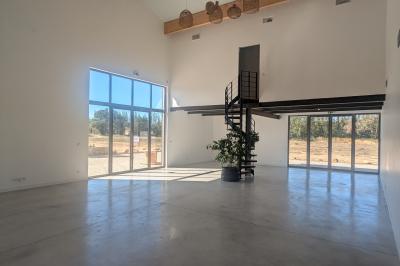 Miniature Location salle Saint-Génis-des-Fontaines (Pyrénées-Orientales) - Mas Puig #14 Vue aérienne d'une maison en pierre avec piscine, jardin, terrasse et espaces verts environnants.