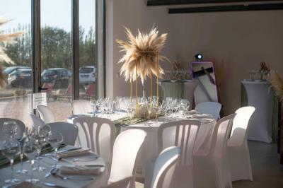 Miniature Location salle Saint-Génis-des-Fontaines (Pyrénées-Orientales) - Mas Puig #4 Vue aérienne d'une maison en pierre avec piscine, jardin, terrasse et espaces verts environnants.