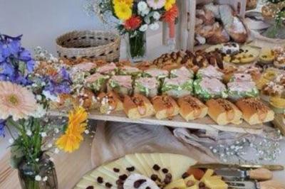 Miniature Location salle Saint-Génis-des-Fontaines (Pyrénées-Orientales) - Mas Puig #23 Vue aérienne d'une maison en pierre avec piscine, jardin, terrasse et espaces verts environnants.