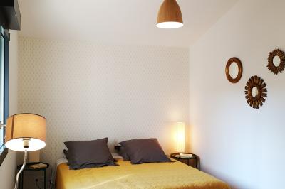 Miniature Location salle Saint-Génis-des-Fontaines (Pyrénées-Orientales) - Mas Puig #28 Vue aérienne d'une maison en pierre avec piscine, jardin, terrasse et espaces verts environnants.