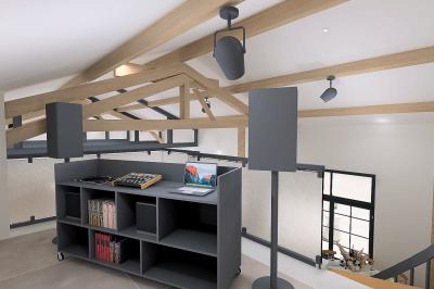 Vue en plongée d'un plan d'aménagement intérieur avec tables rondes, chaises, et espaces délimités par des cloisons.