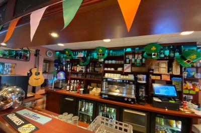 Miniature Location salle Cerisy-la-Forêt (Manche) - Pub17 #6 Affiche promotionnelle pour un groupe musical proposant plus de 4 heures de musique live avec un répertoire varié.