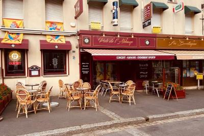 Miniature Location salle Cerisy-la-Forêt (Manche) - Pub17 #2 Affiche promotionnelle pour un groupe musical proposant plus de 4 heures de musique live avec un répertoire varié.