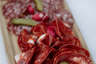 Miniature Location salle Sanguinet (Landes) - Domaine les Oréades #41 Salle de répétition avec une batterie, des micros, des amplificateurs et des éclairages colorés.