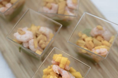 Miniature Location salle Sanguinet (Landes) - Domaine les Oréades #42 Salle de répétition avec une batterie, des micros, des amplificateurs et des éclairages colorés.