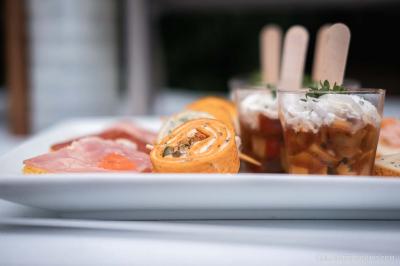 Miniature Location salle Lucenay (Rhône) - Domaine au Val d'Azergues #47 Vue aérienne d'une zone rurale avec des arbres, un cours d'eau sinueux et des bâtiments aux toits rouges.