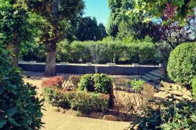 Miniature Location salle Lucenay (Rhône) - Domaine au Val d'Azergues #18 Vue aérienne d'une zone rurale avec des arbres, un cours d'eau sinueux et des bâtiments aux toits rouges.