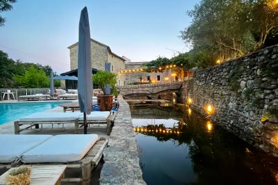 Le Moulin de l'Auzonnet Le Moulin de l'Auzonnet