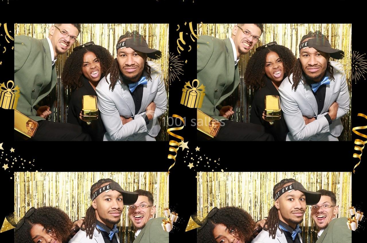 Quatre photos de trois personnes posant devant un fond doré avec des accessoires festifs pour un anniversaire.