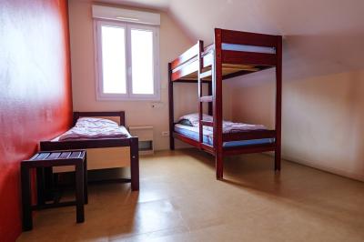 Portraits des membres de l'équipe du Soleil de Jade, répartis par service avec leurs prénoms indiqués.