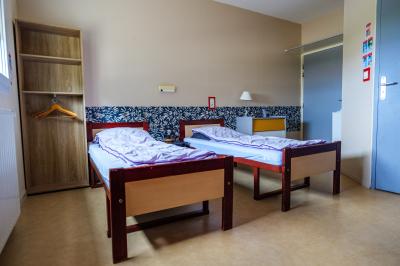 Portraits des membres de l'équipe du Soleil de Jade, répartis par service avec leurs prénoms indiqués.