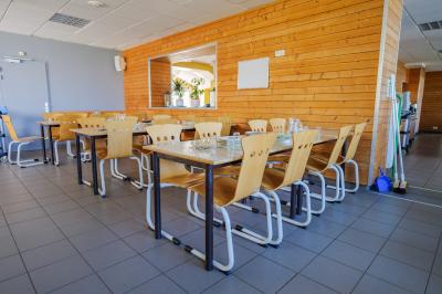 Portraits des membres de l'équipe du Soleil de Jade, répartis par service avec leurs prénoms indiqués.