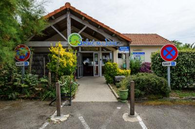 Portraits des membres de l'équipe du Soleil de Jade, répartis par service avec leurs prénoms indiqués.