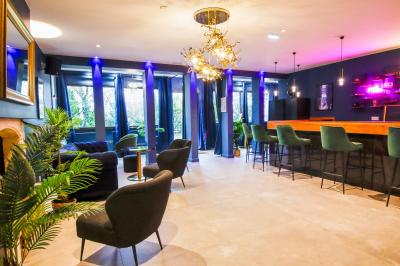 Salon Sarales Salon Sarales