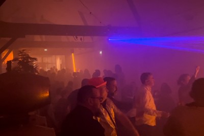 Miniature Location salle Châlons-en-Champagne (Marne) - Champagne Louis Balincourt #12 Rayonnages de bouteilles de champagne et de vin exposés dans une boutique avec une enseigne ’Louis Balincourt’.