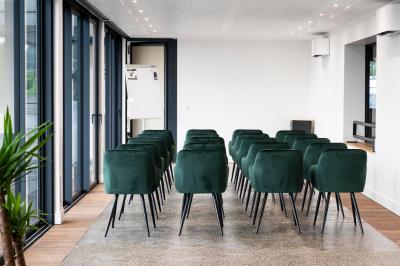 Miniature Location salle Dommartin (Rhône) - Domaine du Bois du Prince #4 Vue d'une terrasse en béton avec garde-corps, donnant sur un paysage vallonné et verdoyant sous un ciel dégagé.