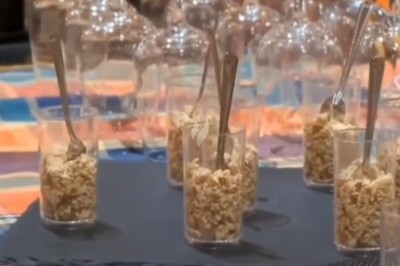 Assiette composée de rillettes de poisson servies dans des coques de noix de coco, accompagnées d'avocat et de crudités.
