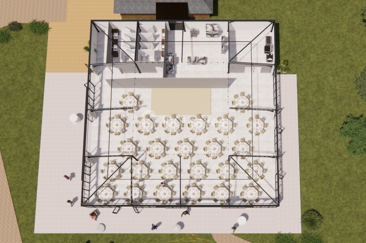 Vue aérienne d'une salle de réception aménagée avec des tables rondes dressées, entourée d'espaces verts.