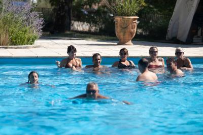 Miniature Location salle Valouse (Drôme) - Hameau de Valouse #5 Salle lumineuse avec tables et chaises en bois, grandes baies vitrées et plafond décoré de motifs végétaux.